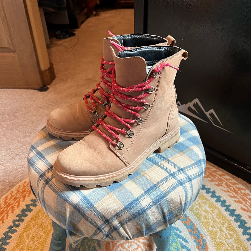 Sorel Women’s Lennox lace up boots